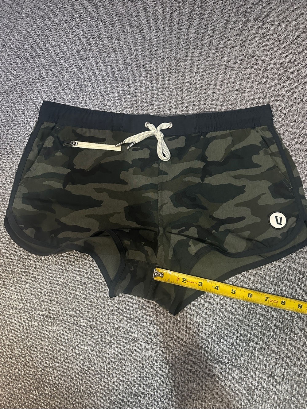 Vuori Women's Camo Athletic Shorts in Black and Green - Picture 4 of 5